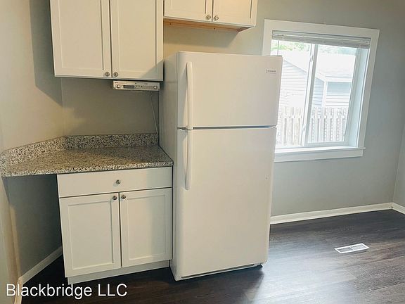 2nd image of 868 Margaret St APT 1