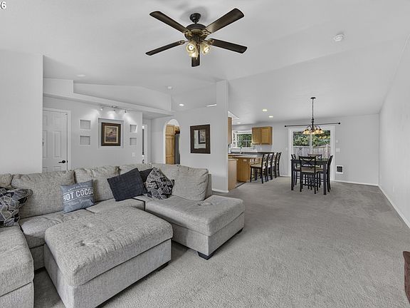 3rd image of 128 Park Village Loop