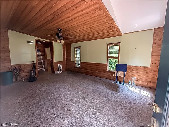 3rd image of 825 Hannaman Ln