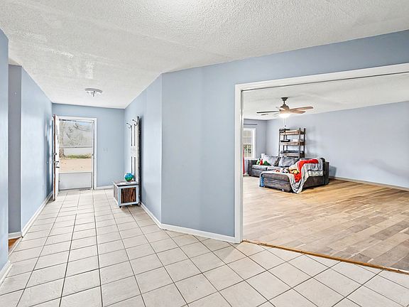 4th image of 808 Old House Rd
