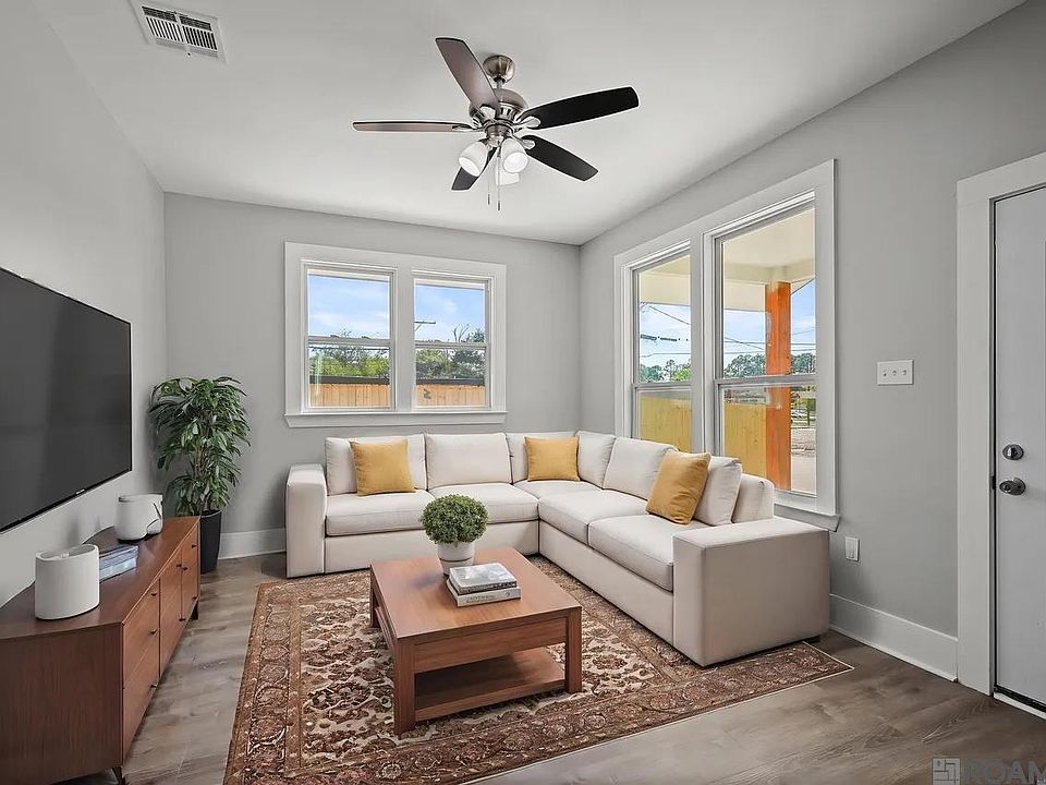 1st image of 445 Lovers Ln
