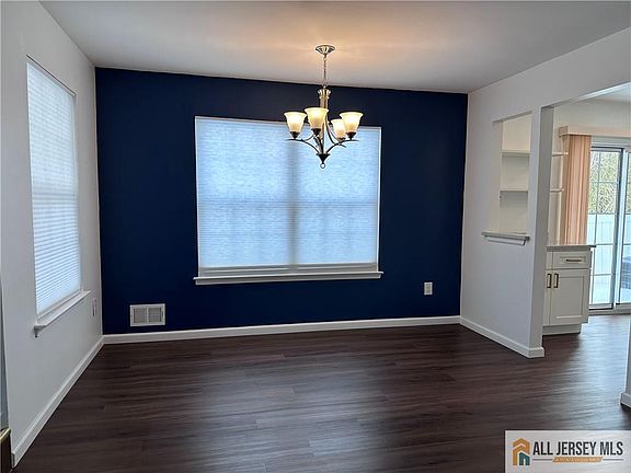 4th image of 12 Covington Ct #12