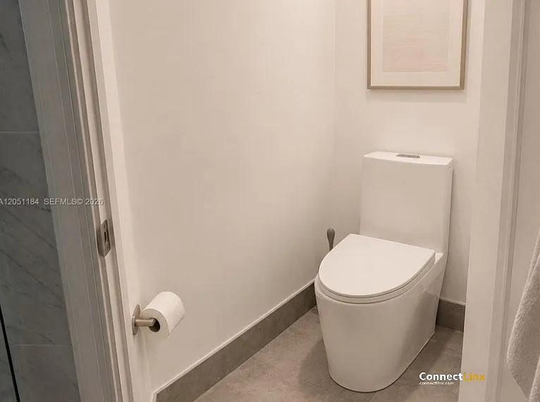 3 bed, 3.0 bath, 1715 sqft, $4,800 — Photo 4