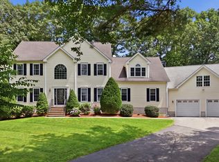 8 Karen Ln, Milford, MA 01757