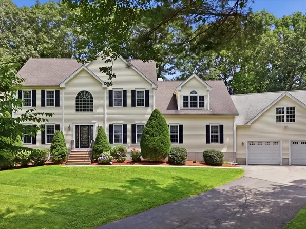 8 Karen Ln, Milford, MA 01757