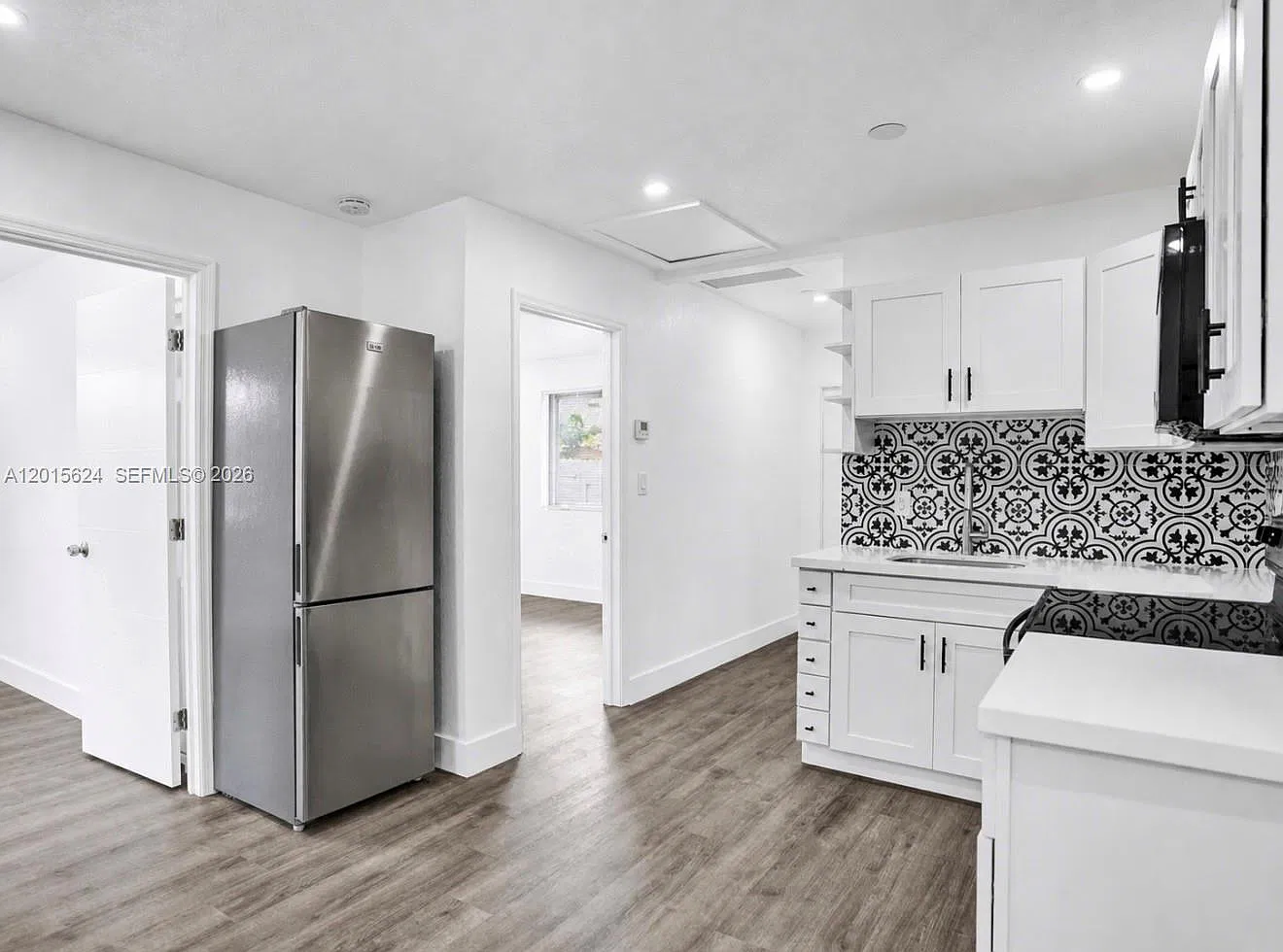 2 bed, 641 sqft, $2,200 — Photo 3