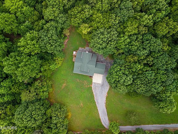 3rd image of 910 English Mountain Rd