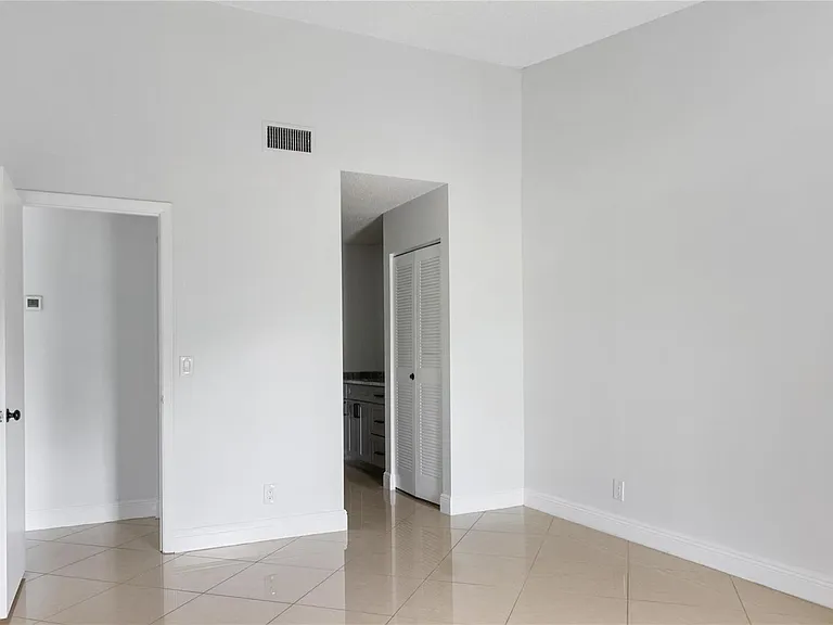 2067 SW 15th St #232 — Photo 10
