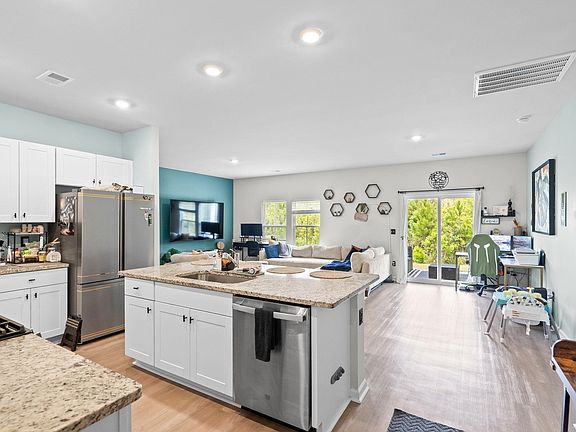 4th image of 555 Appaloosa Way