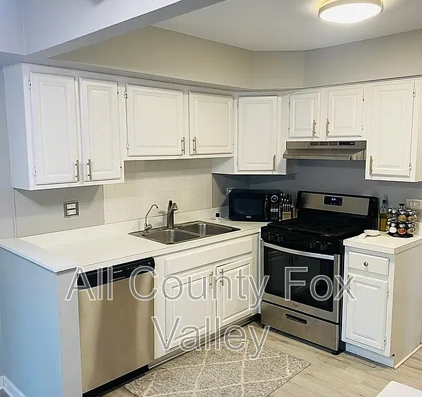1723 Queensbury Cir — Photo 2