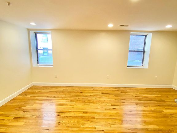3rd image of 93 N Walnut St #102