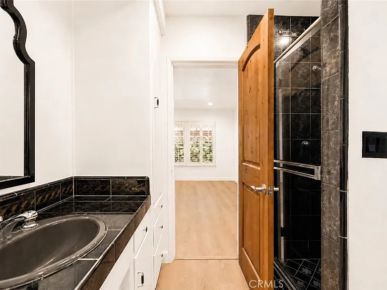 22204 Avenue San Luis — Photo 20