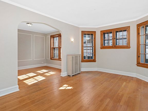 3rd image of 1527 W Estes Ave #2