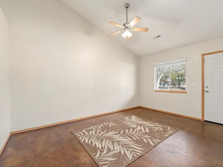 527 S Gordon St — Photo 10