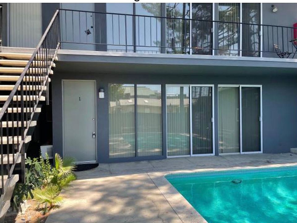 1st image of 13225 Moorpark St #1