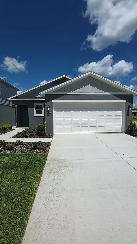 3 bed, 1429 sqft, $1,899 — Photo 1