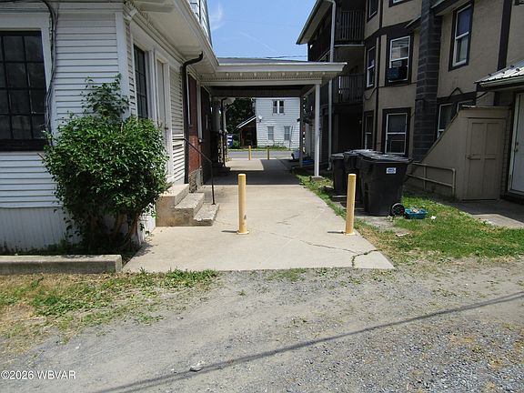 5th image of 931 Arch St