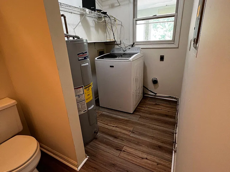 241 Creekside Ct #B — Photo 5