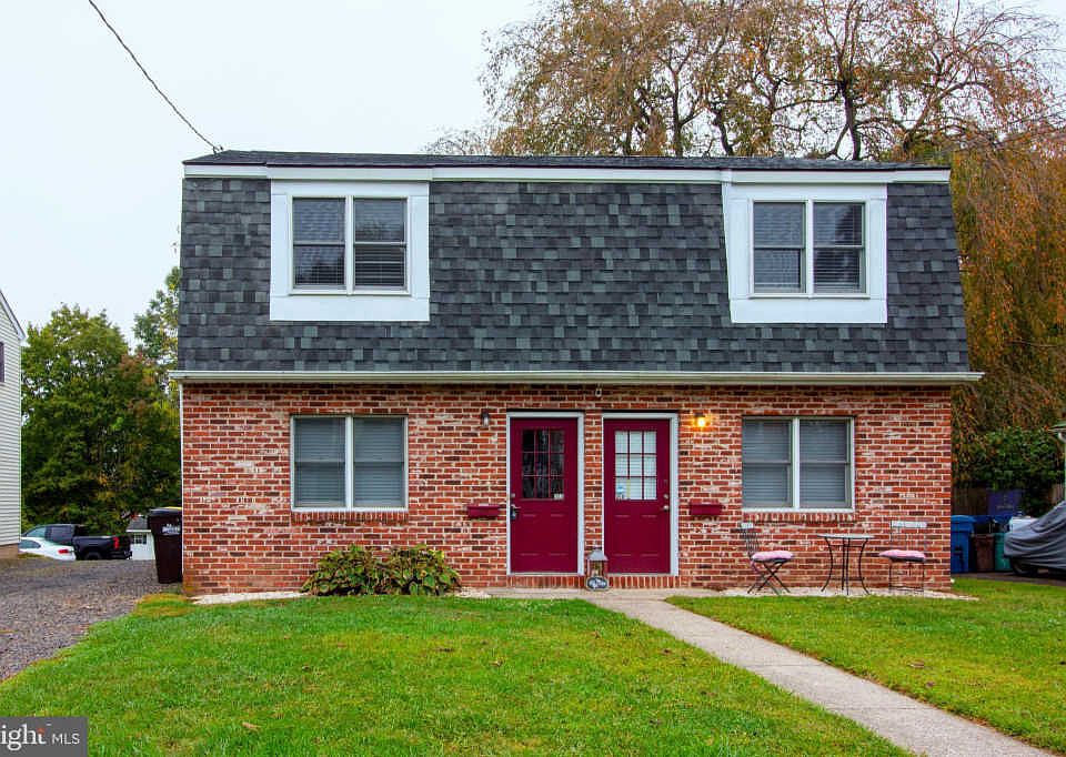 1st image of 350 S Lincoln Ave