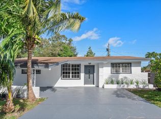 261 NE 172nd St #A, Miami, FL 33162
