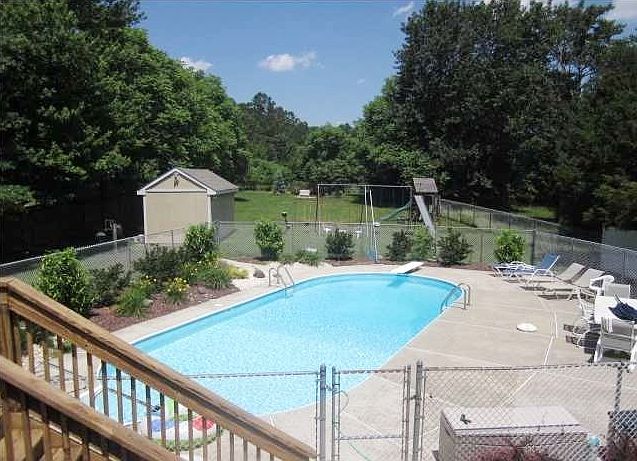 Secluded pool 