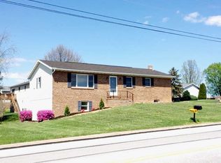 215 Clover Ln, Hanover, PA 17331