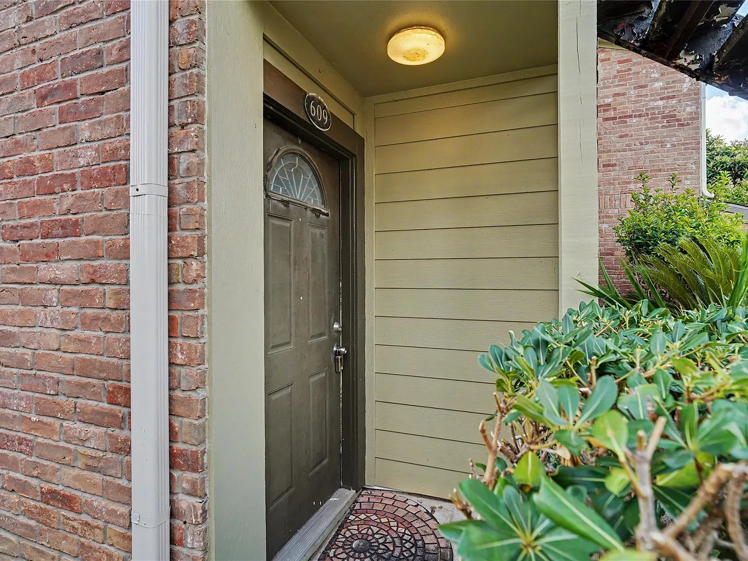 2 bed, 1.0 bath, 903 sqft, $1,125 — Photo 2