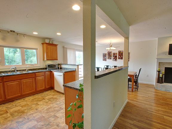4th image of 2133 Bridgewater Dr