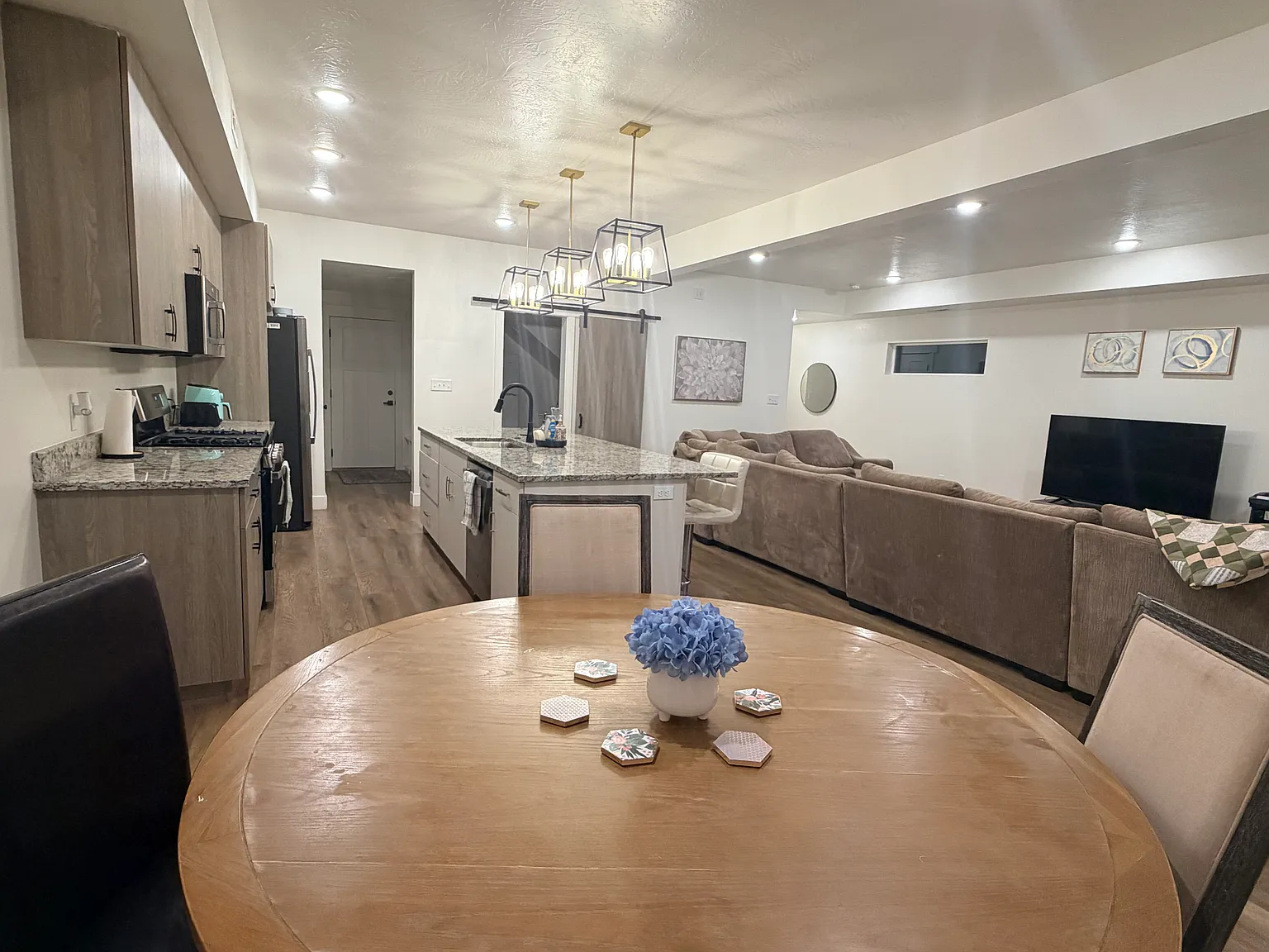 6 bed, $550 — Photo 4