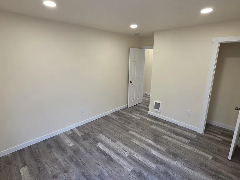 730 Myrtine St — Photo 15
