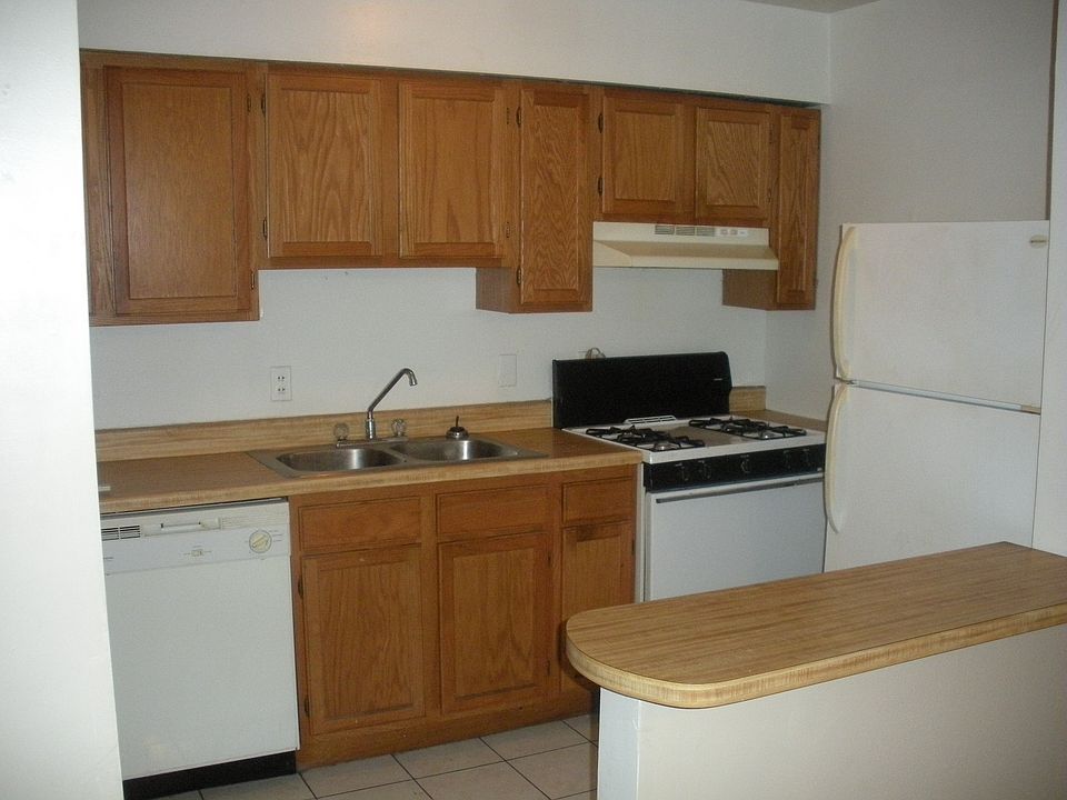 2nd image of 2825 Saint Charles Ave APT 105