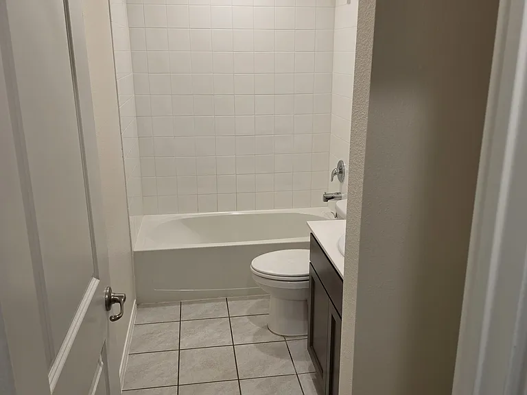 3102 Pembrooke Dr — Photo 6