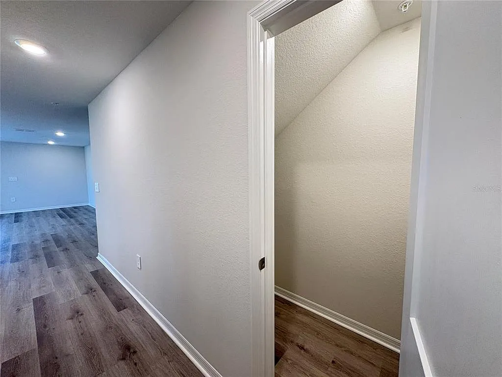3 bed, 2.5 bath, 1730 sqft, $2,300 — Photo 4