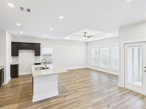 3rd image of 5302 Lyle Pl