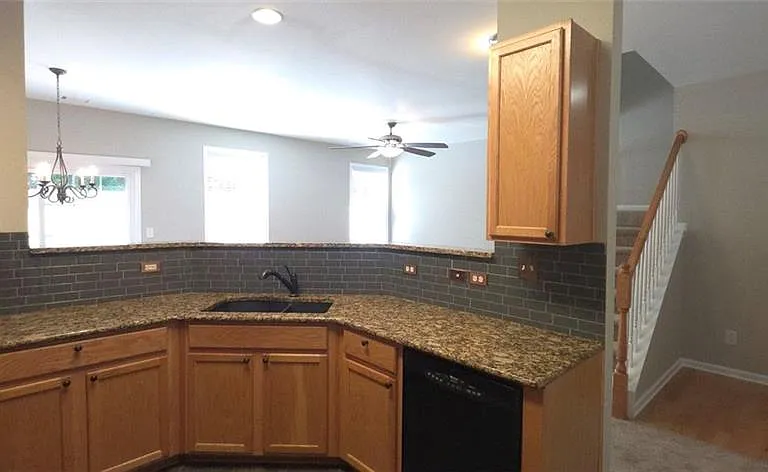 1122 Treymont Ln — Photo 4