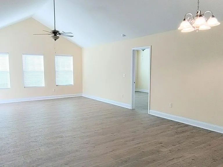 Big wide open Great Room - angle 1