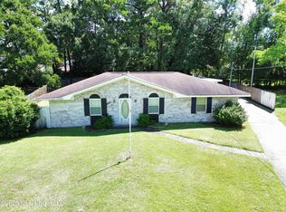 1800 Pat Dr, Gautier, MS 39553