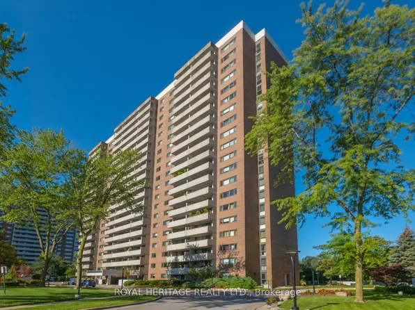 260 Scarlett Rd #104, Toronto, ON M6N 4X6