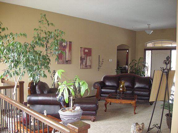 4th image of 111 N Valley Creek Dr