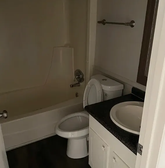 414 Raynor St #D2 — Photo 6