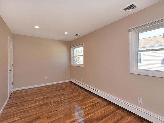 4th image of 279 Hendrickson Ave Floor 2