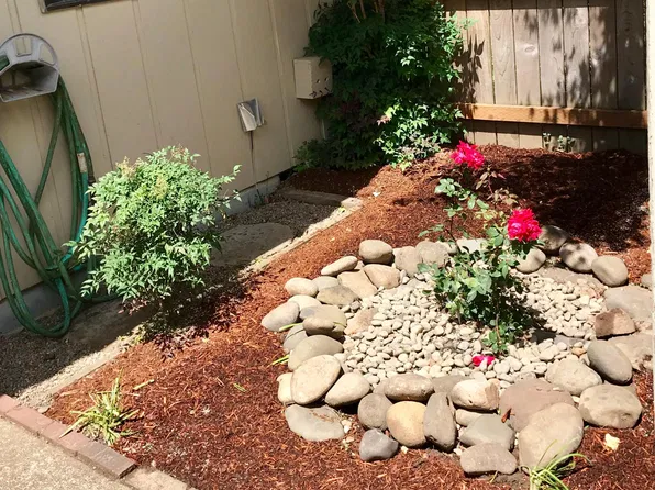 2934 SE Blue Bird Dr, Hillsboro, OR 97123