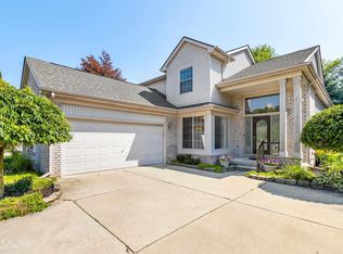 51794 Walnut Dr, Macomb, MI 48042