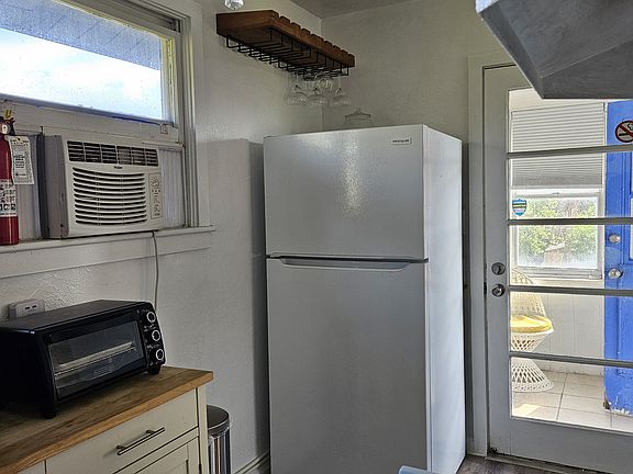 5th image of 121 Flamingo Ave Unit 2