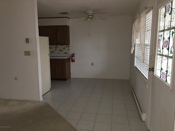 5th image of 871 Balmoral Court #C