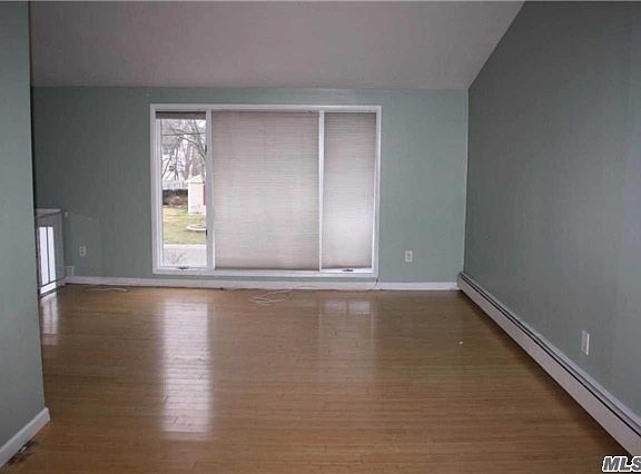 3rd image of 76 Arpage Dr E