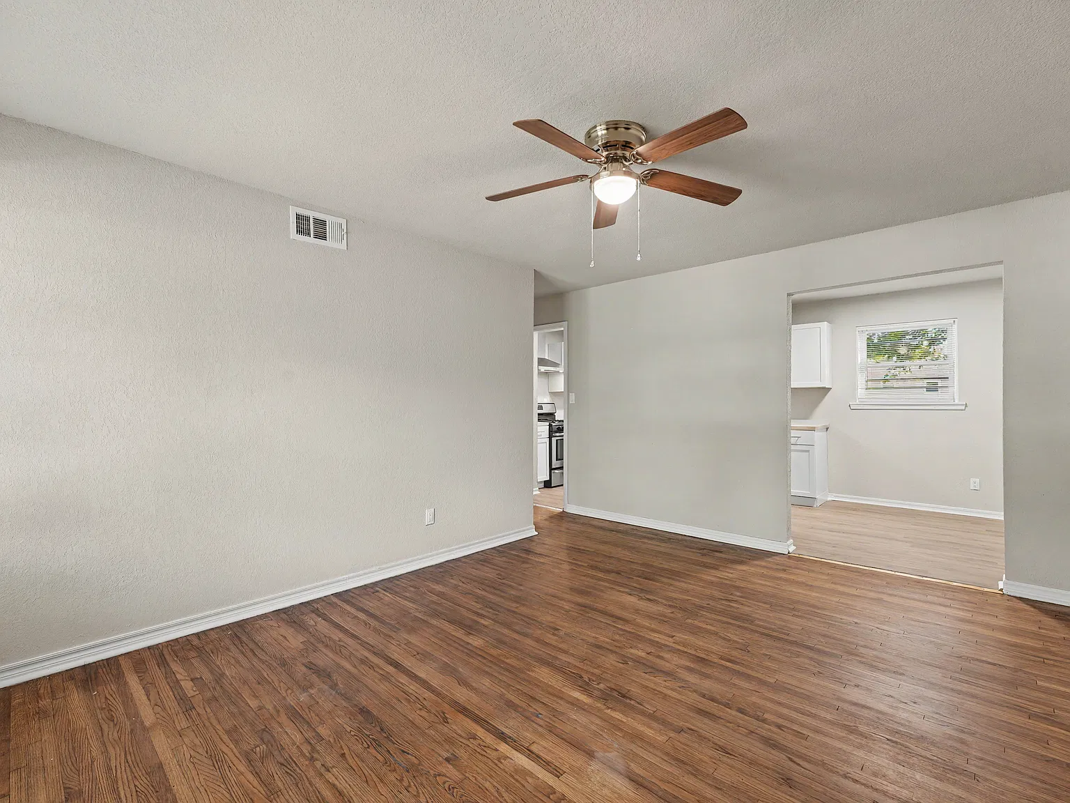 4 bed, 1250 sqft, $1,550 — Photo 3
