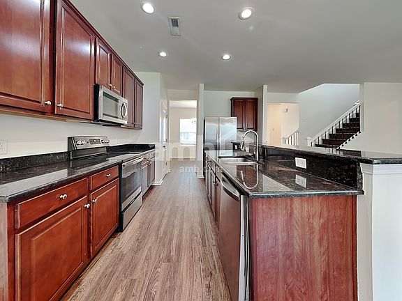3rd image of 180 Decatur Dr