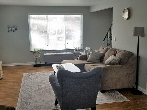 2nd image of 4660 N High St