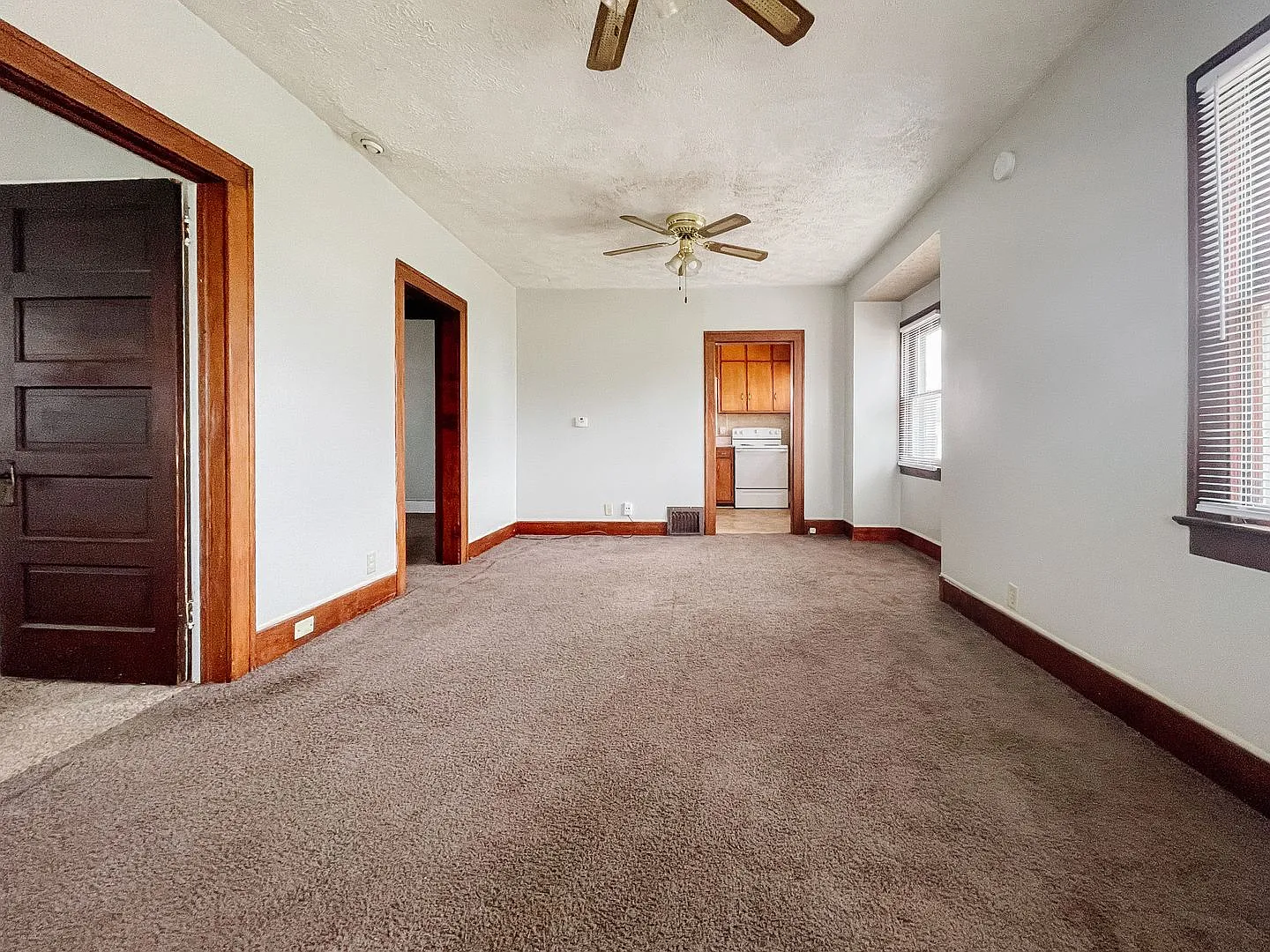 For Rent: 1317 W Memorial Dr! Pet Friendly with Fenced in back yard 2 Bedroom 1 Bath in the heart... — Photo 2